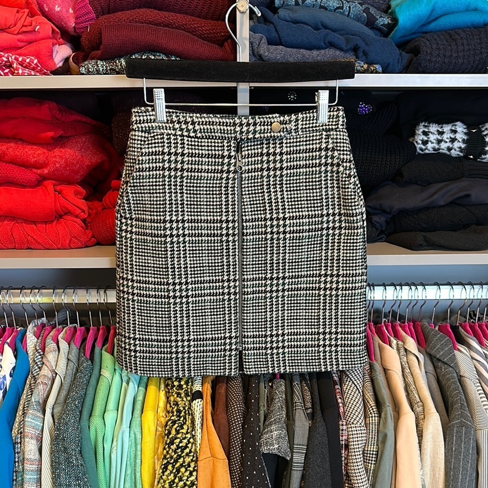 Vera Moda white/green/black plaid front zipper/snap closure mini skirt size XS